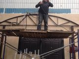 Устройство входной группы в офис, изготовление и монтаж навеса