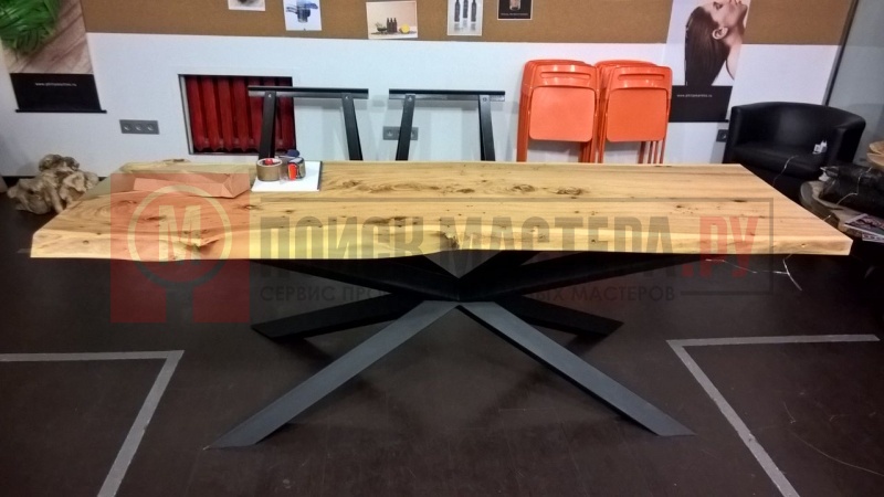 Дизайнерский металлический стол