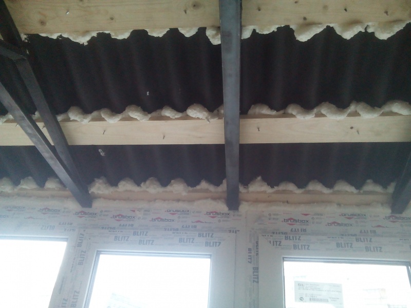 Возведение крыши и отделка балконов
