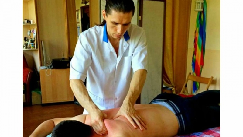 Классический массаж спины, шеи в Москве 